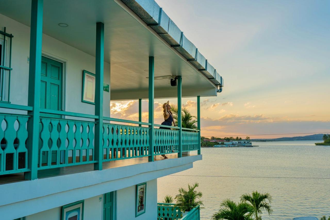 Hotel Casa Turquesa Flores Eksteriør billede