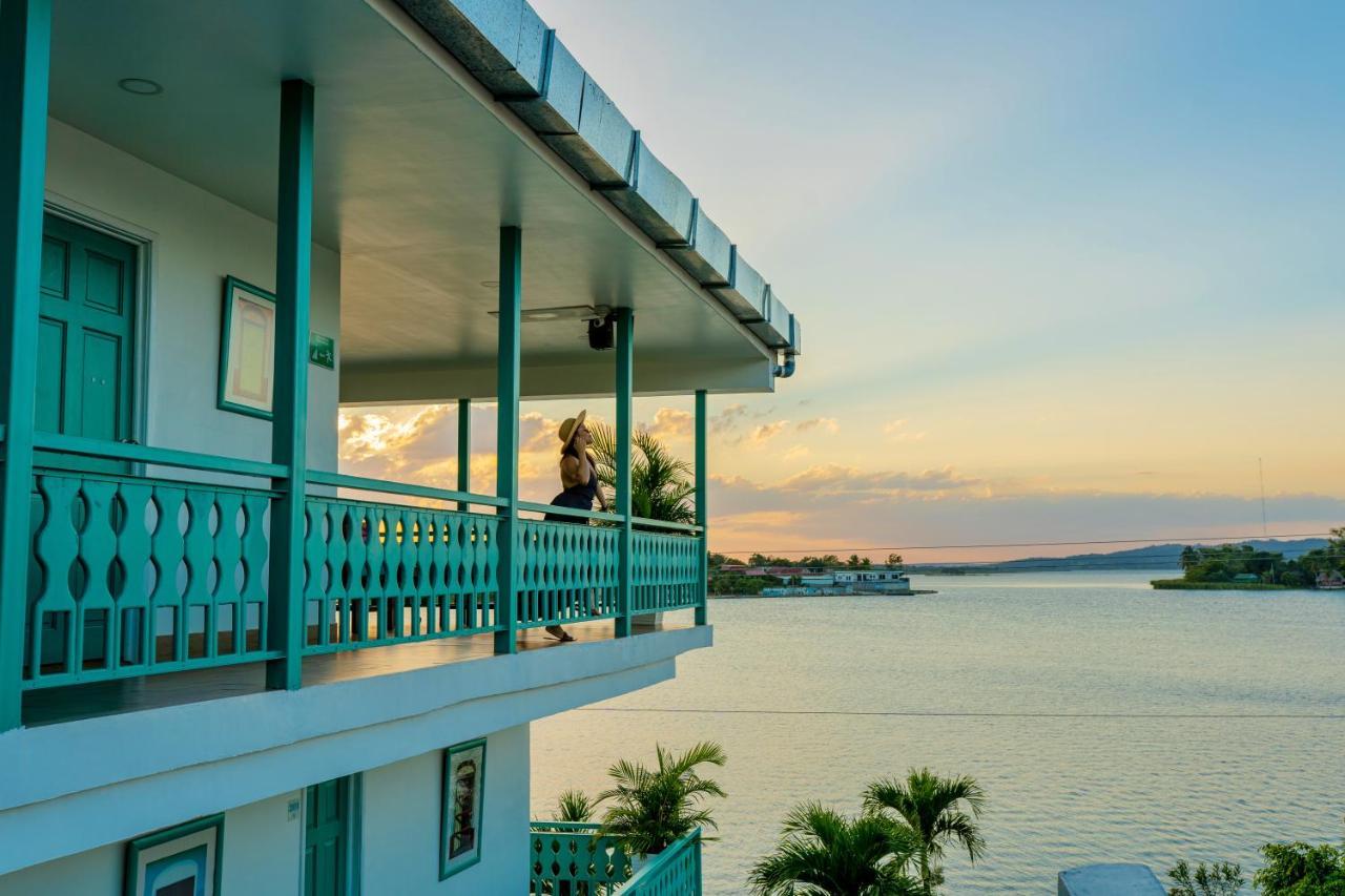 Hotel Casa Turquesa Flores Eksteriør billede